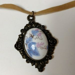 Porcelain pendant choker necklace